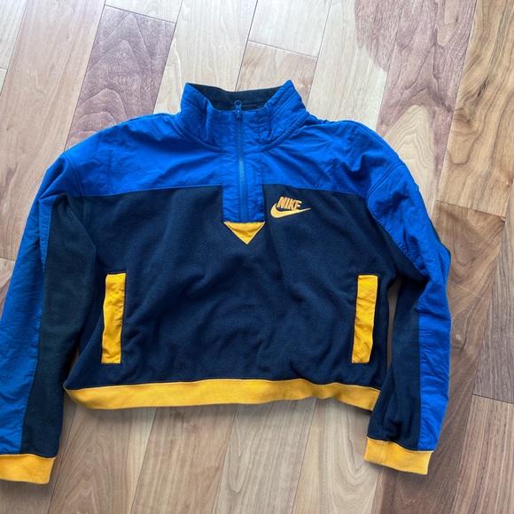 Cropped vintage Nike sweater - Picture 1 of 3